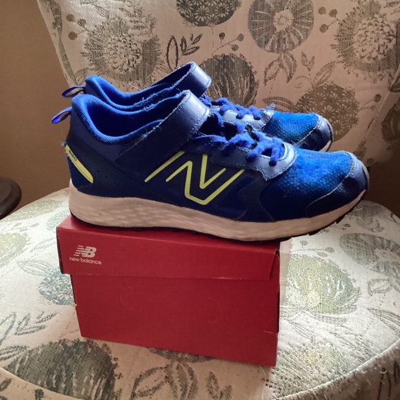New Balance Fresh Foam 650 Sneakers - Youth Size 5 (wide) - Picture 4 of 6